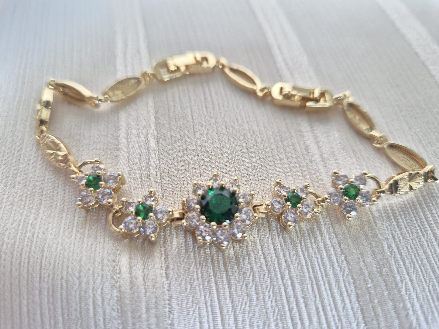 Zircon Diamond with Emerald Flower Bracelet