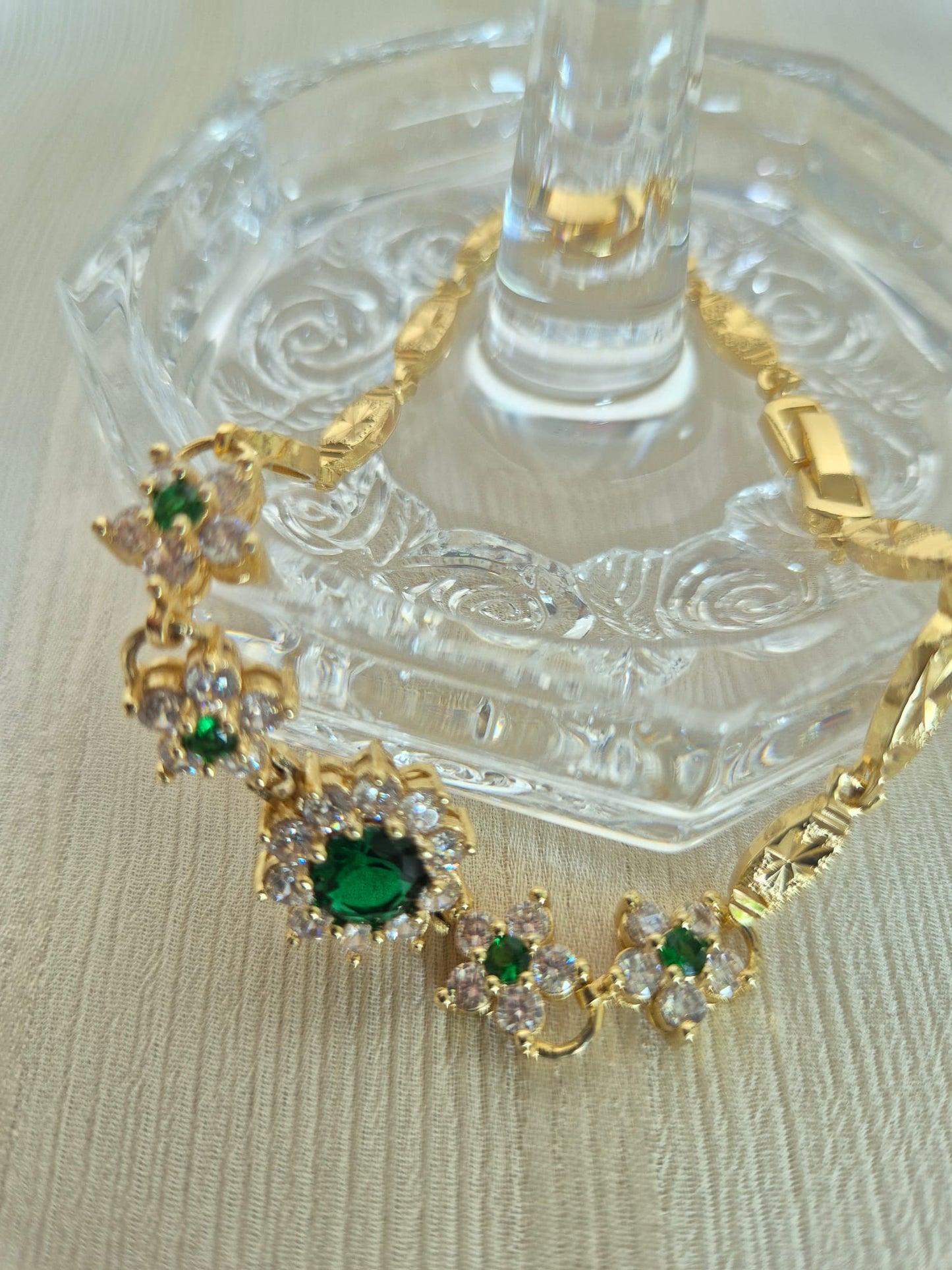 Zircon Diamond with Emerald Flower Bracelet