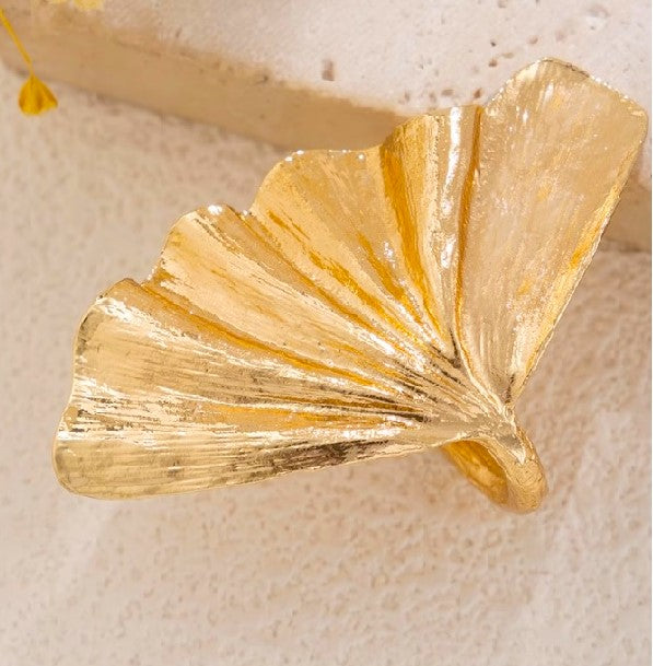RING BROOCH - THE FAN