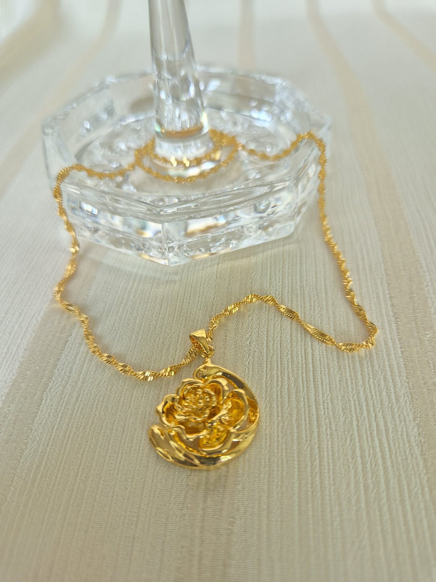 Flower-in-a-Cup Necklace