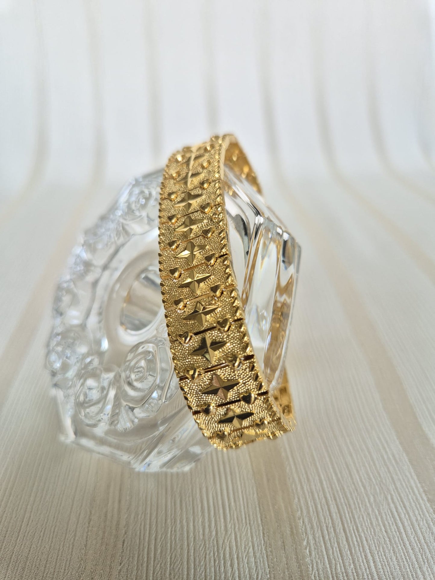 Gold Four-Point Star Bracelet (Wide)
