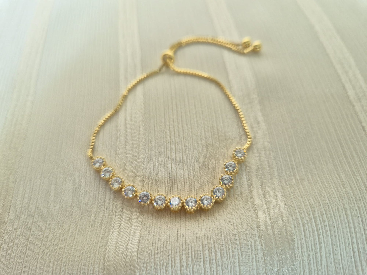 Zircon Diamond Bracelet (Medium Round Diamond)