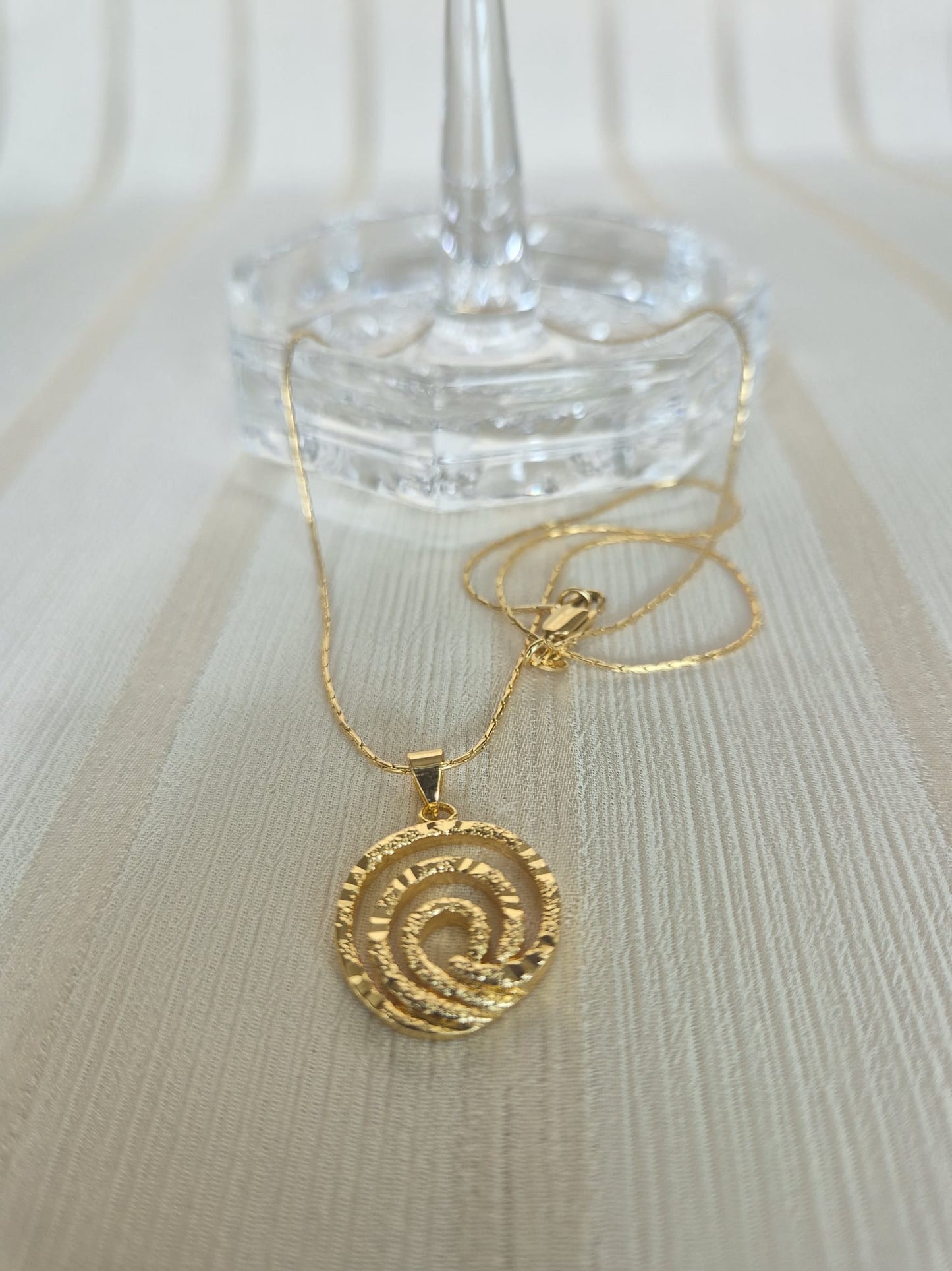 Round Swirl Necklace