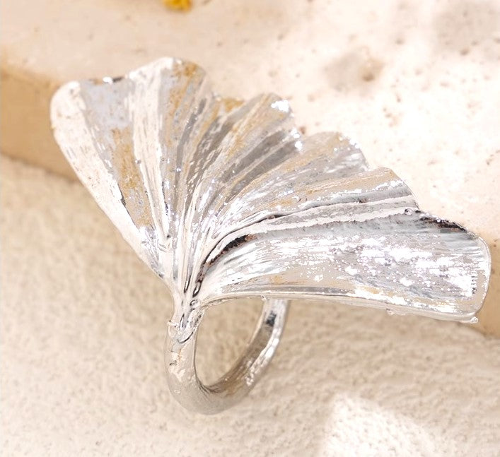 RING BROOCH - THE FAN